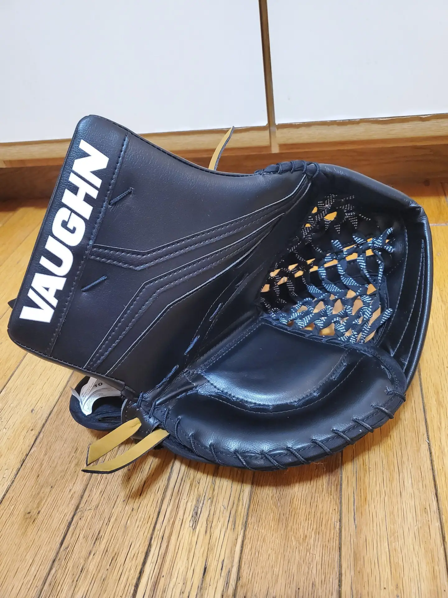 Goalie glove lacing, goalie glove repair, the goalie glove guy.